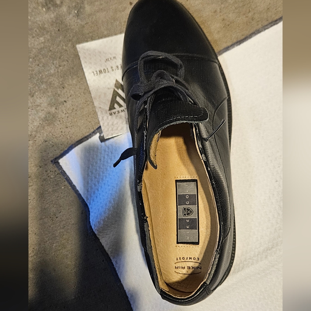 Woman's Nike Golf, Size 9.5 (black)